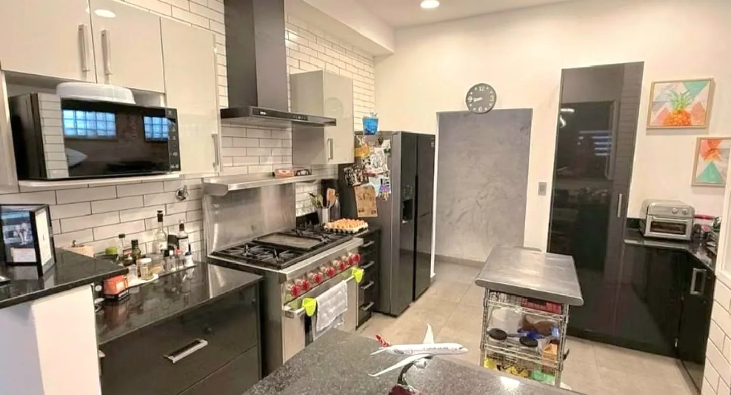 EN VENTA | CASA COMPLETAMENTE REMODELADA Y AMOBLADA EN EL CENTRO DE LA CIUDAD - 8