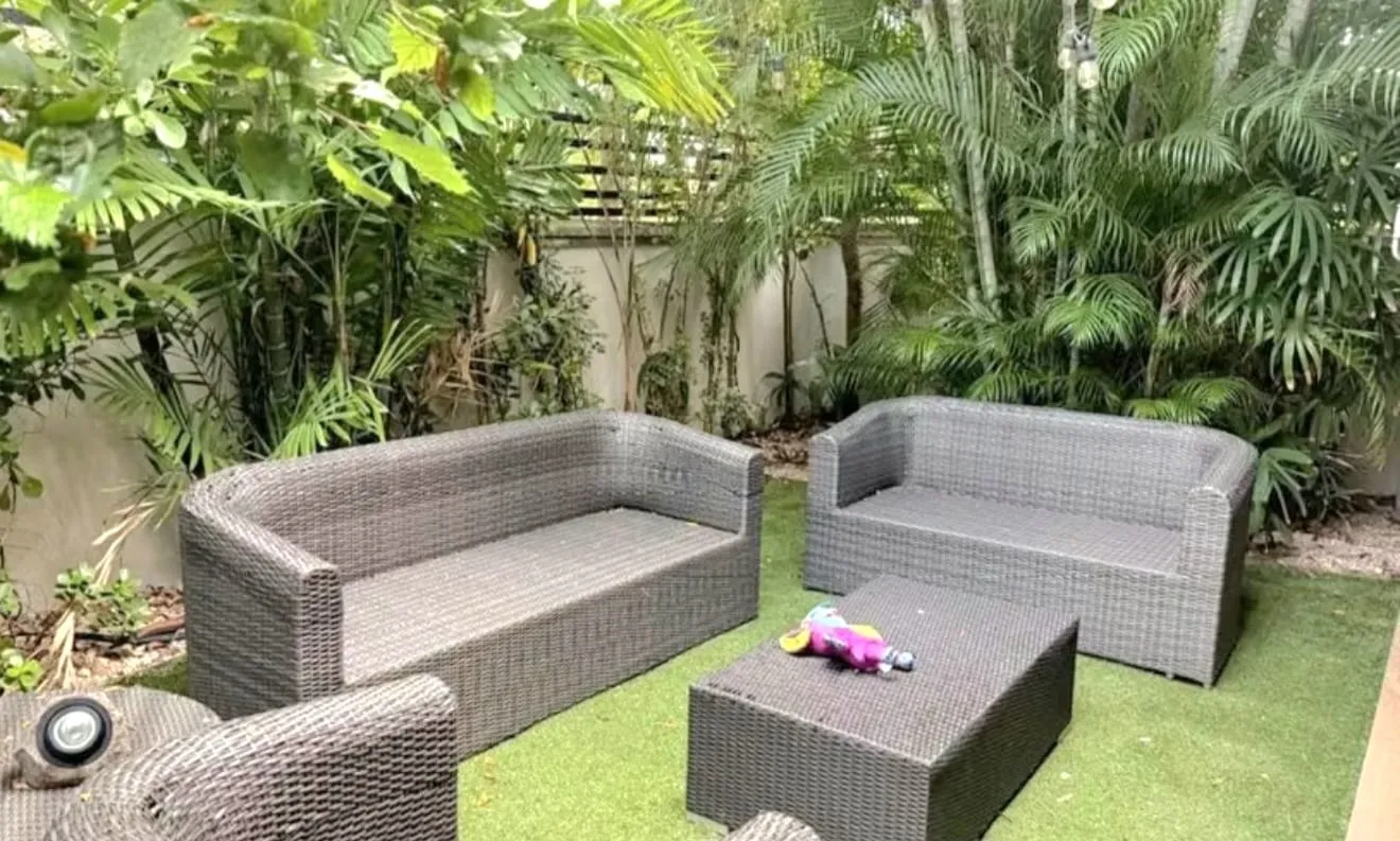 EN VENTA | CASA COMPLETAMENTE REMODELADA Y AMOBLADA EN EL CENTRO DE LA CIUDAD - 2