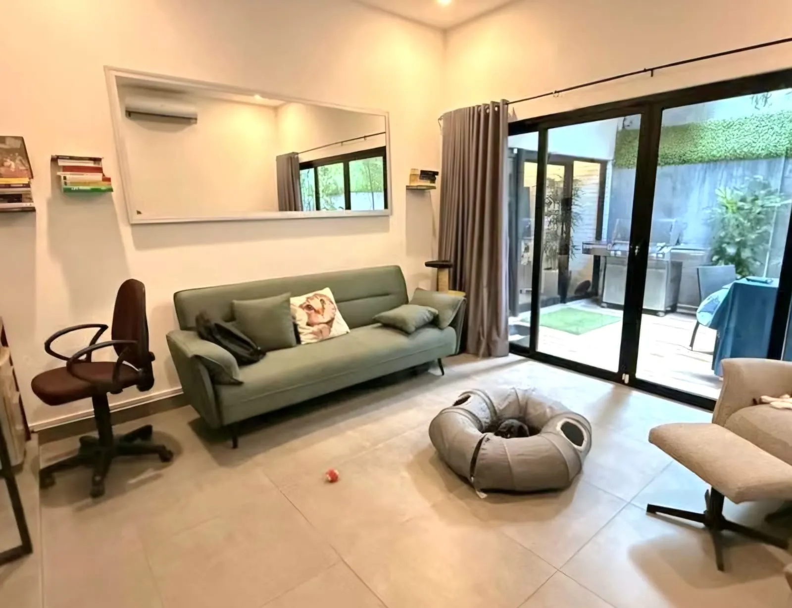 EN VENTA | CASA COMPLETAMENTE REMODELADA Y AMOBLADA EN EL CENTRO DE LA CIUDAD - 11