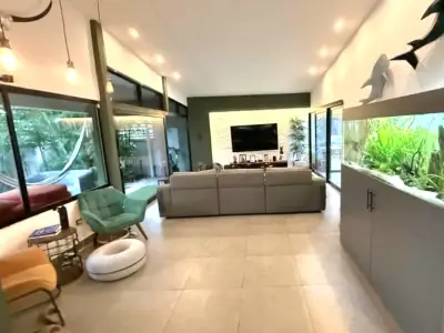 EN VENTA | CASA COMPLETAMENTE REMODELADA Y AMOBLADA EN EL CENTRO DE LA CIUDAD